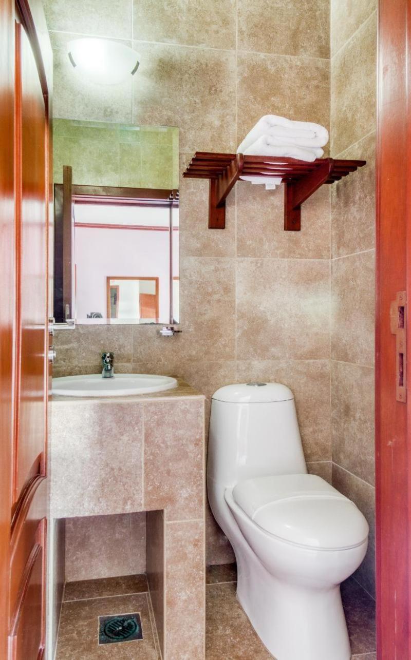 Capital O Monte Salerno Hotel&Suites Montemorelos Quarto foto