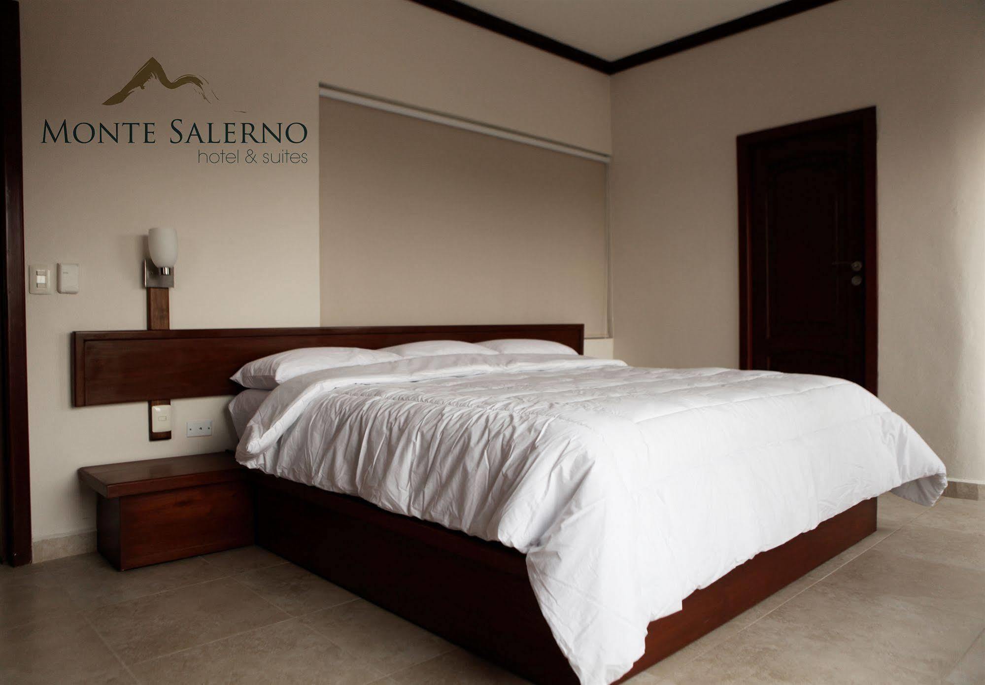 Capital O Monte Salerno Hotel&Suites Montemorelos Exterior foto