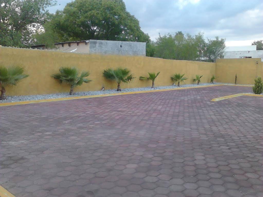 Capital O Monte Salerno Hotel&Suites Montemorelos Exterior foto